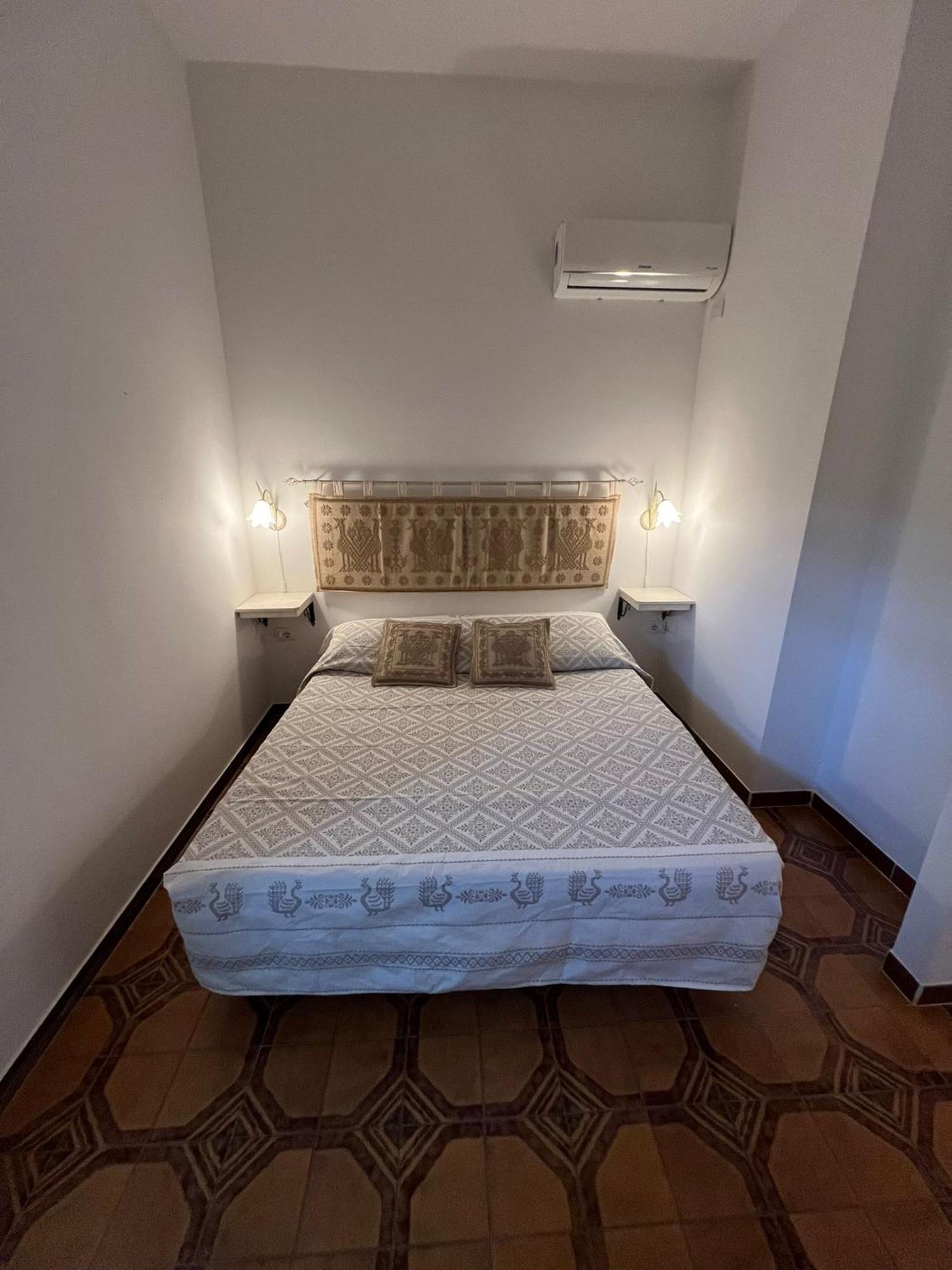 B&B Via Dei Mille Кастелсардо Екстериор снимка